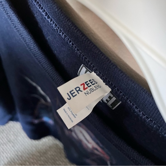 Captain America ‘Infinity War’ Crewneck - Picture 7 of 9